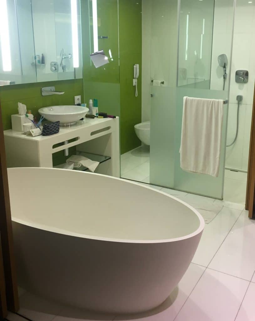 O que fazer no Algarve Banheiro do hotel Epic Sana Algarve