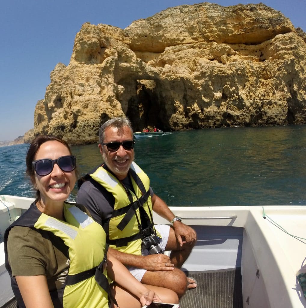 Casal em barco na Ponta da Piedade