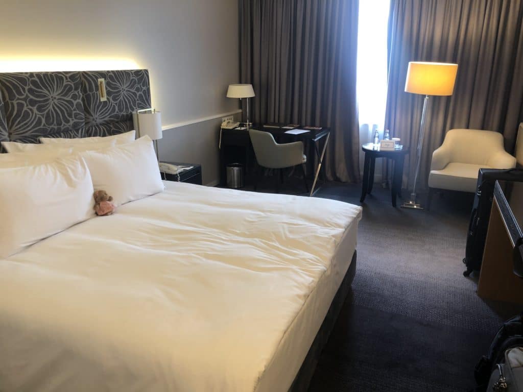 Cama em quarto de hotel em Praga