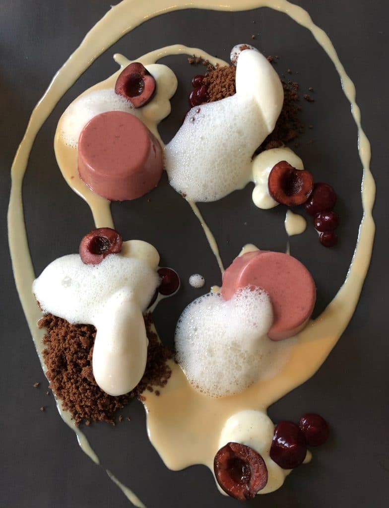 mousse, frutas e bolo restaurante Mittermeier