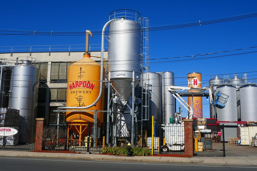 Fachada de cervejaria em Boston