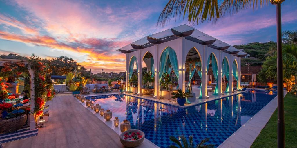 Piscina de hotel de luxo em Búzios