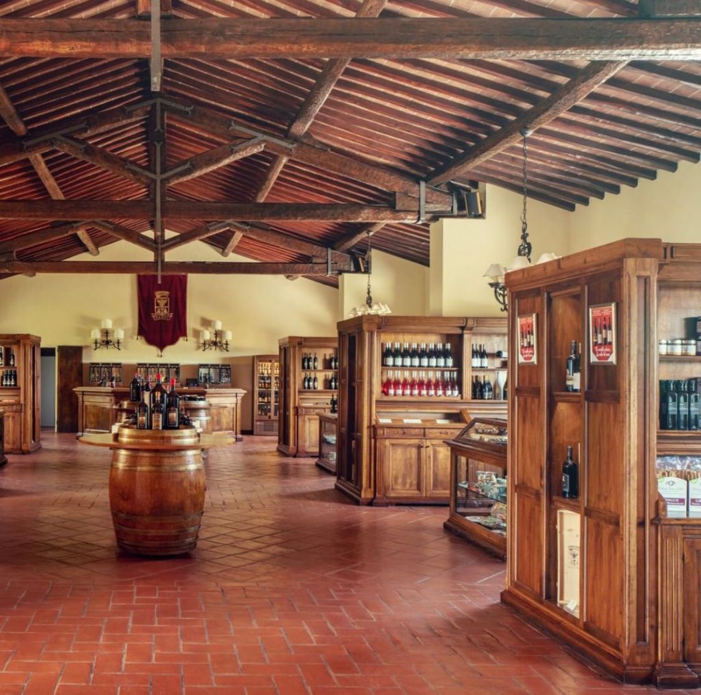 Foto da loja de vinhos do Castello Bandi em Montalcino