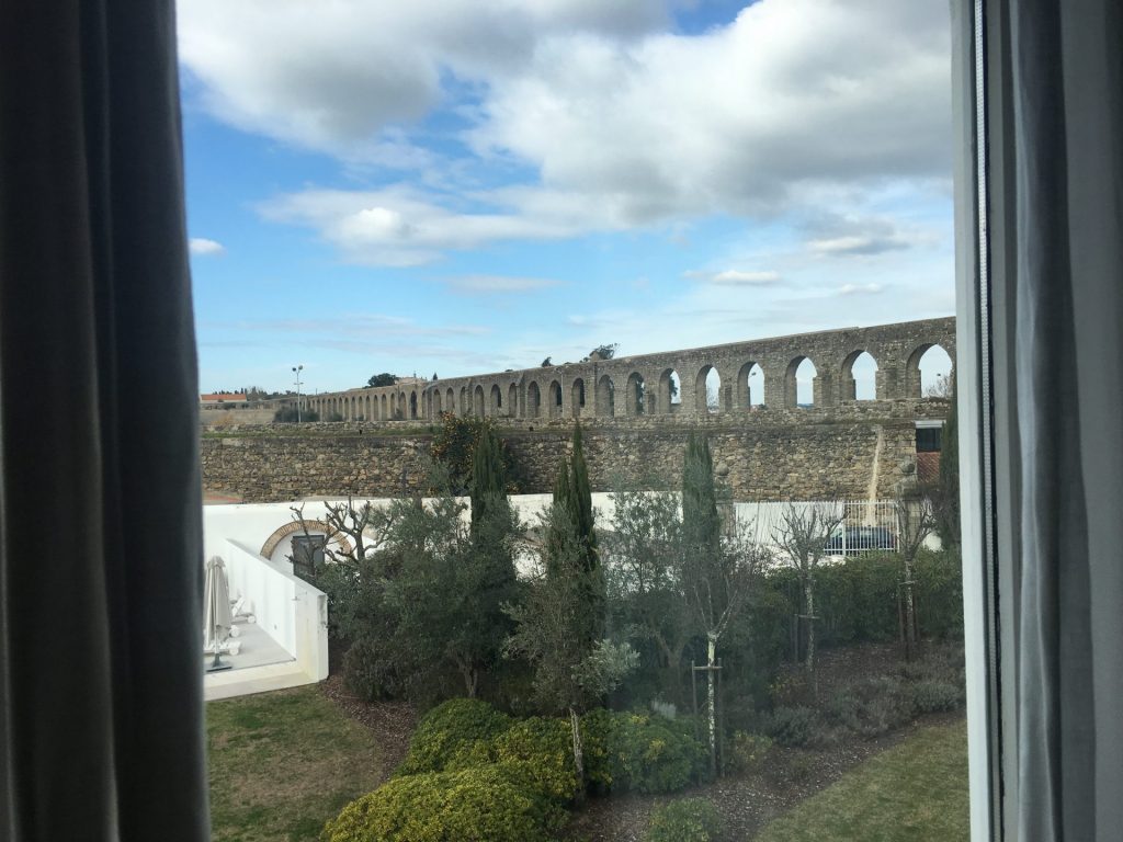 Vista da janela do hotel em Évora no Alentejo