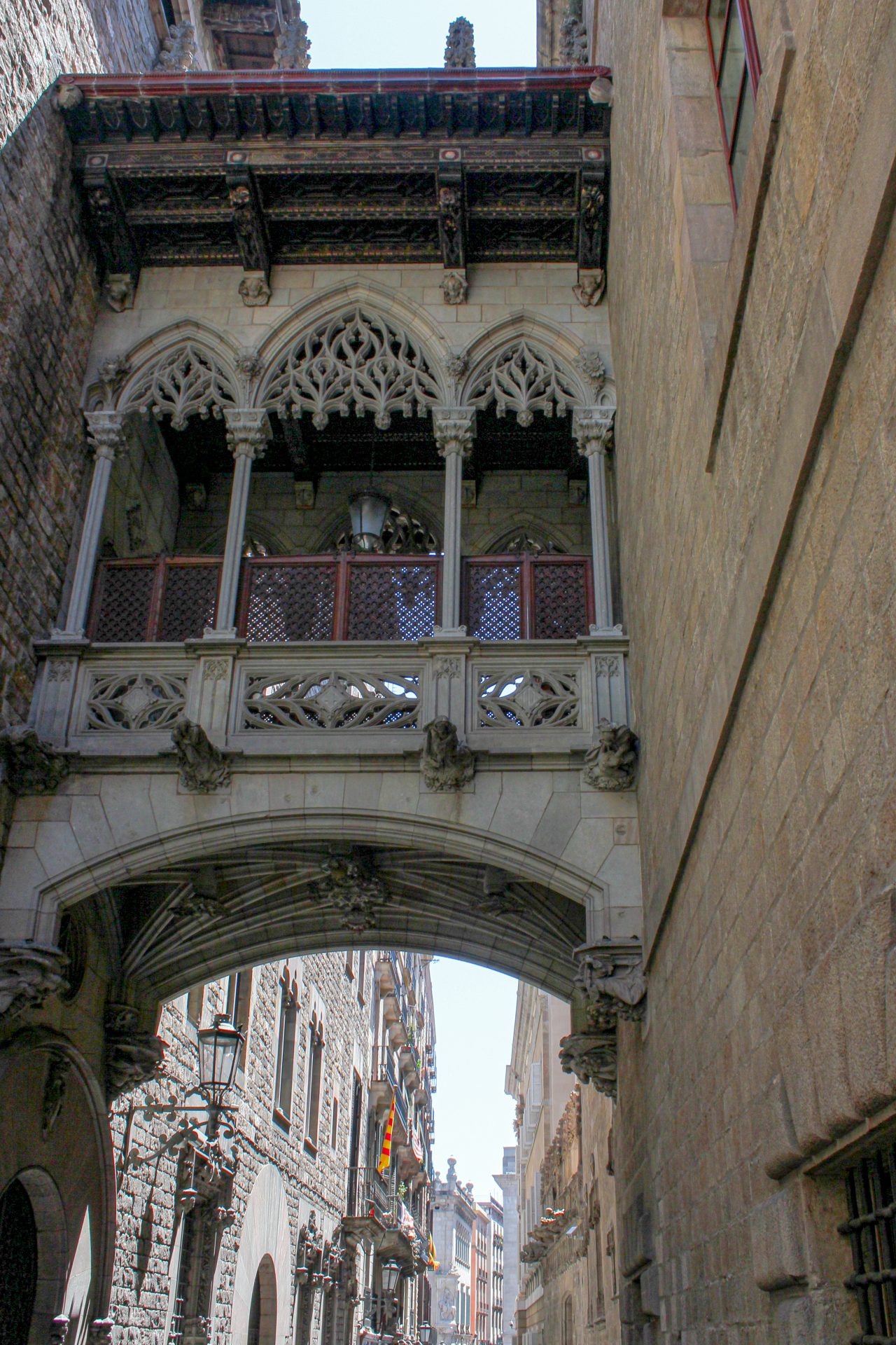 Ponte de Carrer del Bisbe - Barcelona - Casal Giramundo