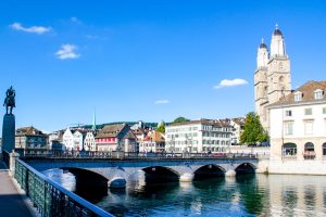 Ponte Münsterbrüke - Grossmünster ao fundo 2